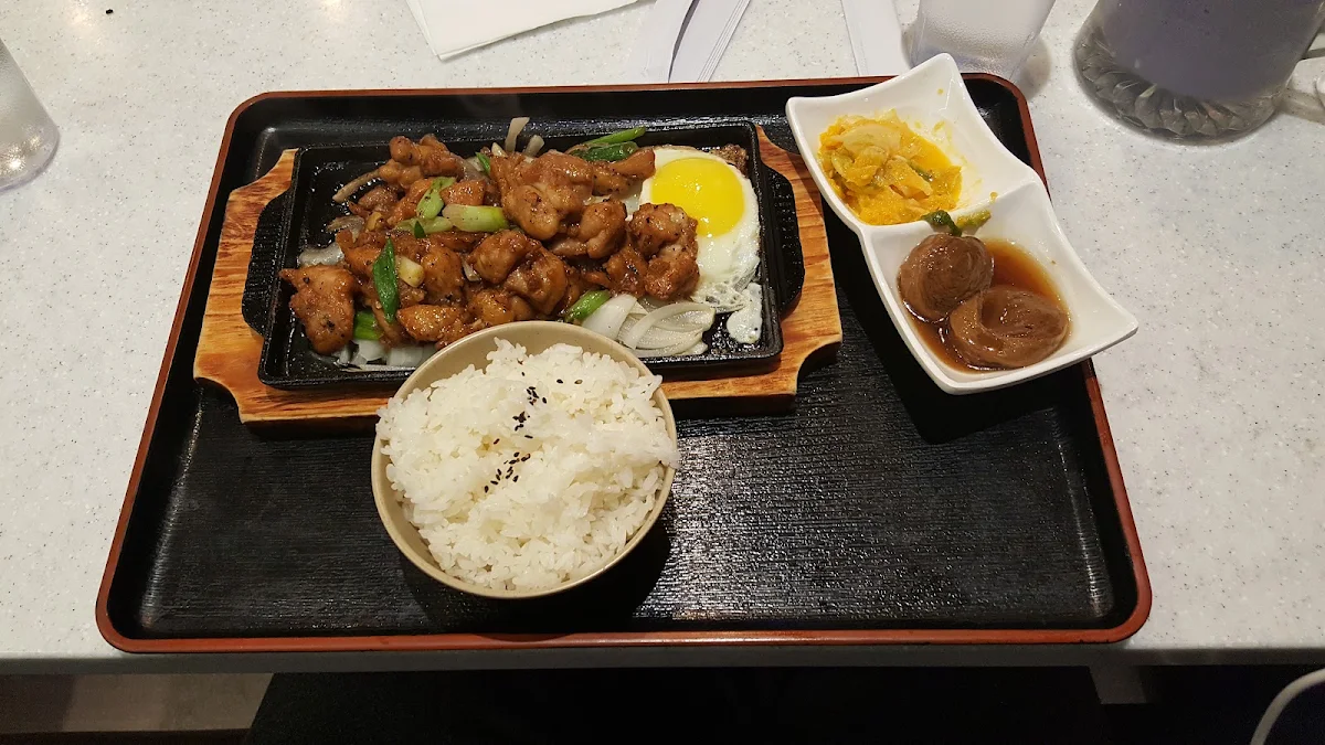 Hot Pan Stir-Fried Beef or Chicken with Egg on Side 鐵板牛 鷄肉, Bubble World Surrey
